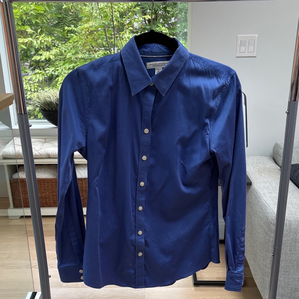Women’s Banana Republic Blue Dress Shirt